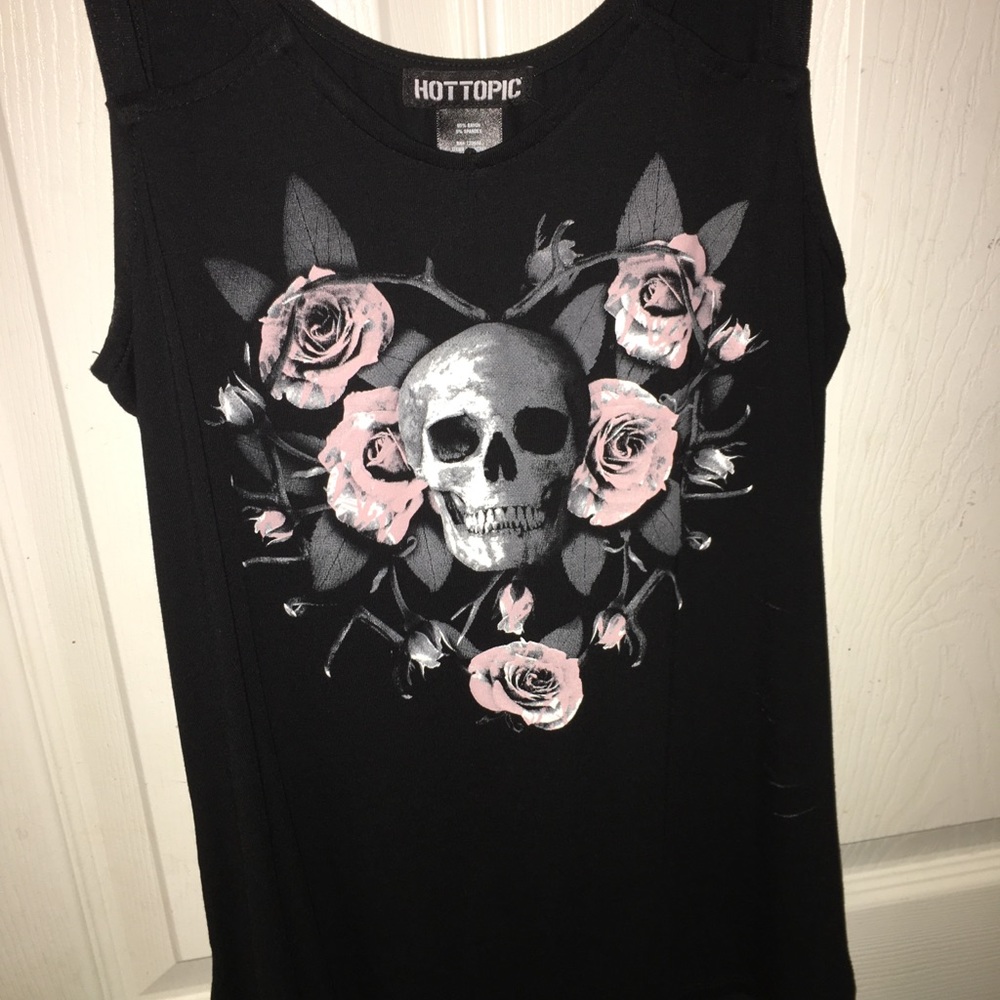 Hot Topic Skull and Roses design Black Tank Top